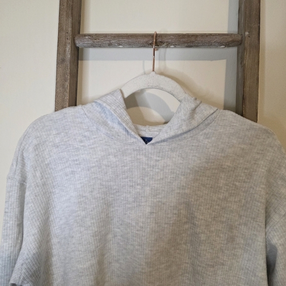 ⭐️40% Off⭐️ Old Navy Cropped Plush Ribbed Hoodie for Girls - Picture 3 of 11